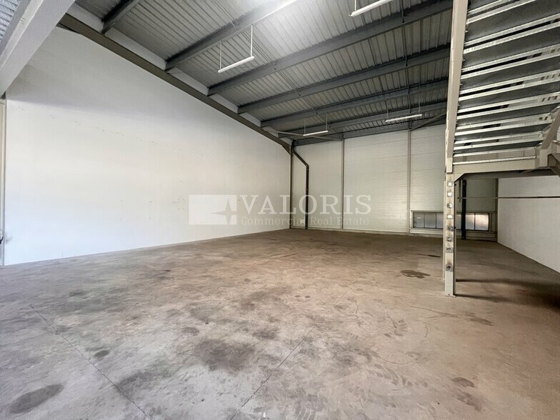 Industrial in La Ciotat to rent - Interior Photo - Image 2 of 13