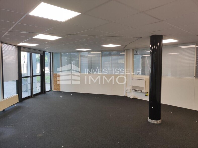 Office in Villiers Sur Marne to rent - Interior Photo - Image 2 of 3