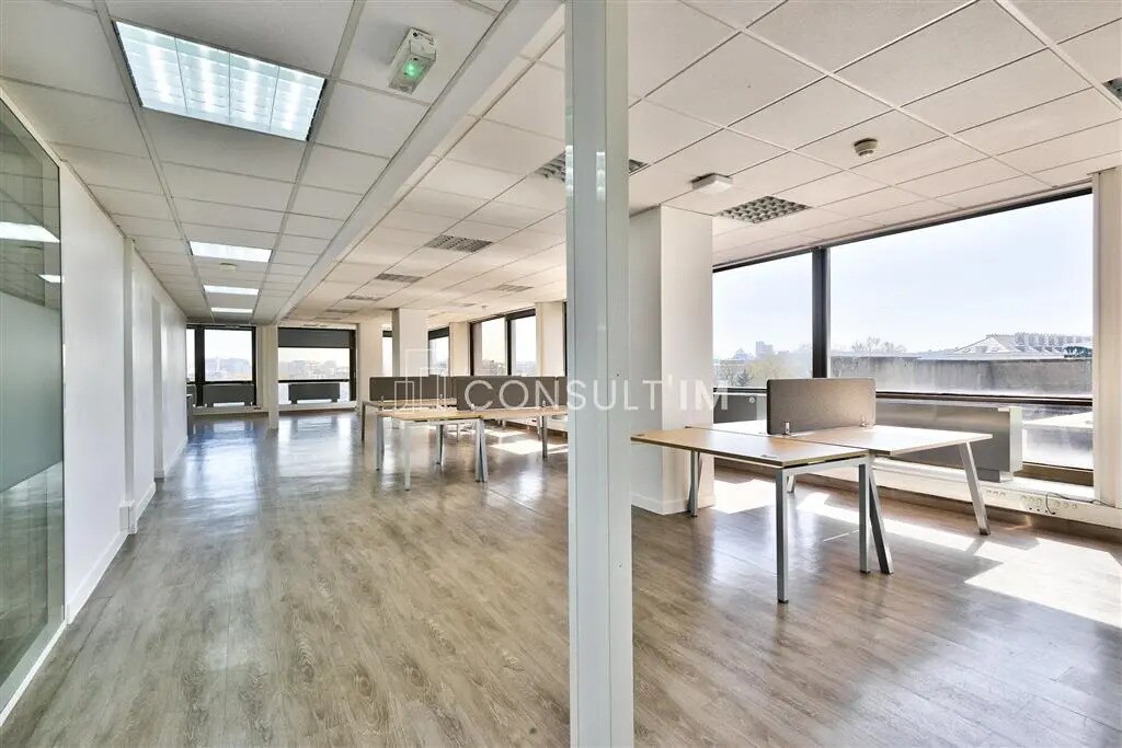 Office in Saint-Cloud to rent Building Photo- Image 1 of 6