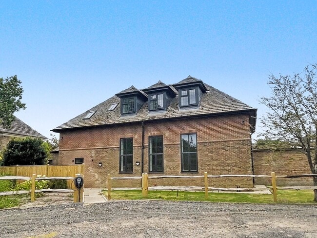 More details for Maplehurst Rd, Horsham - Office to Rent