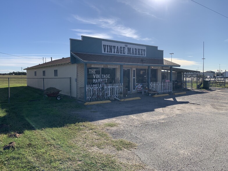 1600 N Texana St, Hallettsville, TX for sale - Primary Photo - Image 1 of 1