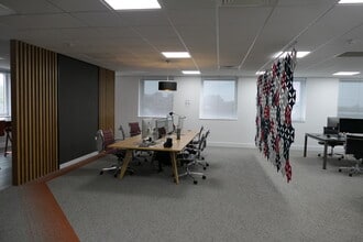 Victoria St, Windsor to rent Interior Photo- Image 2 of 9