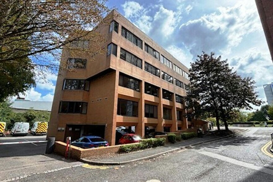 Alencon Link, Basingstoke to rent - Building Photo - Image 2 of 4
