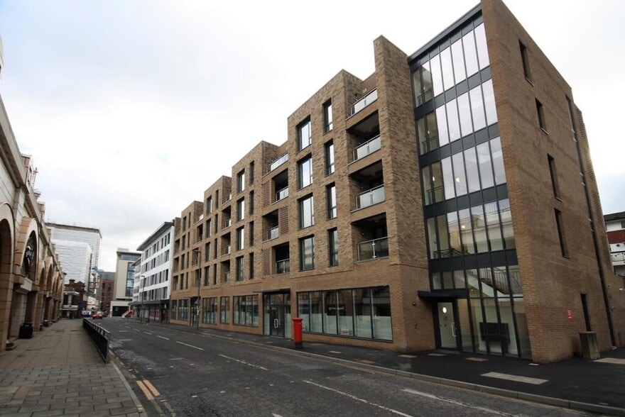 16-22 Cromwell Rd, Redhill to rent - Building Photo - Image 1 of 1