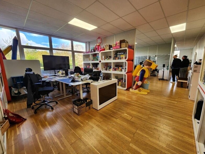 2 Route De Gisy, Bièvres to rent - Interior Photo - Image 3 of 4