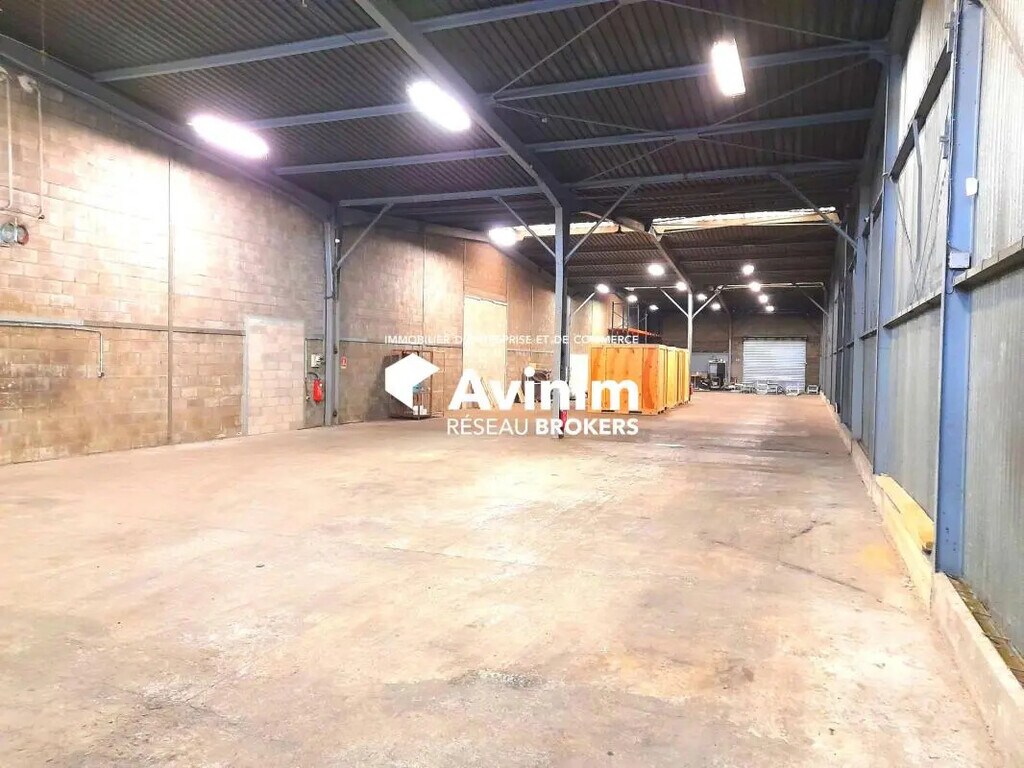 Location Entrepôt 700 m² à 3 371 m² - Photo 1