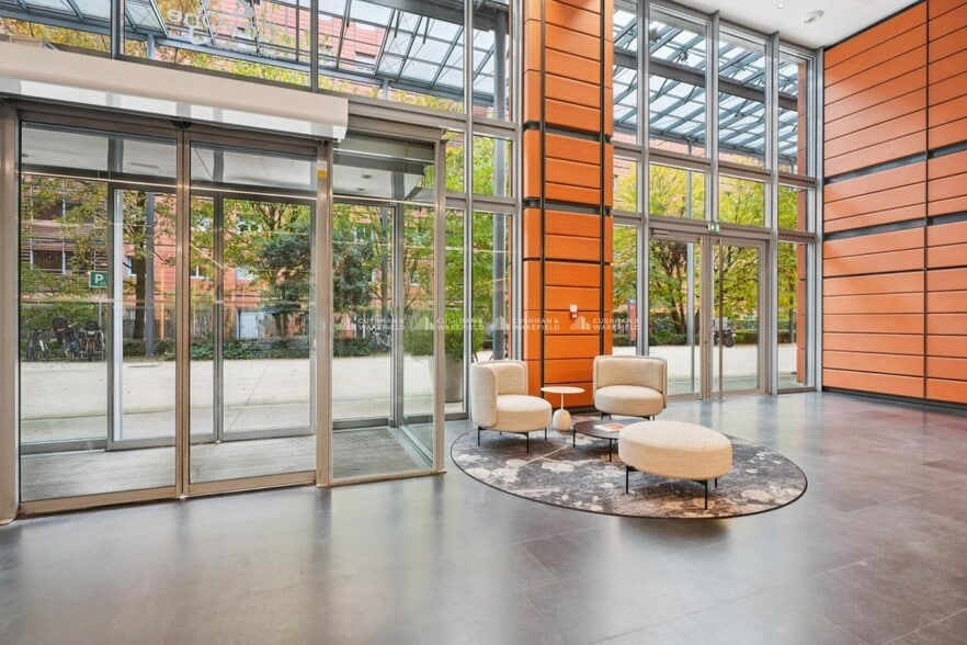 Office in Lyon to rent - Lobby - Image 3 of 18