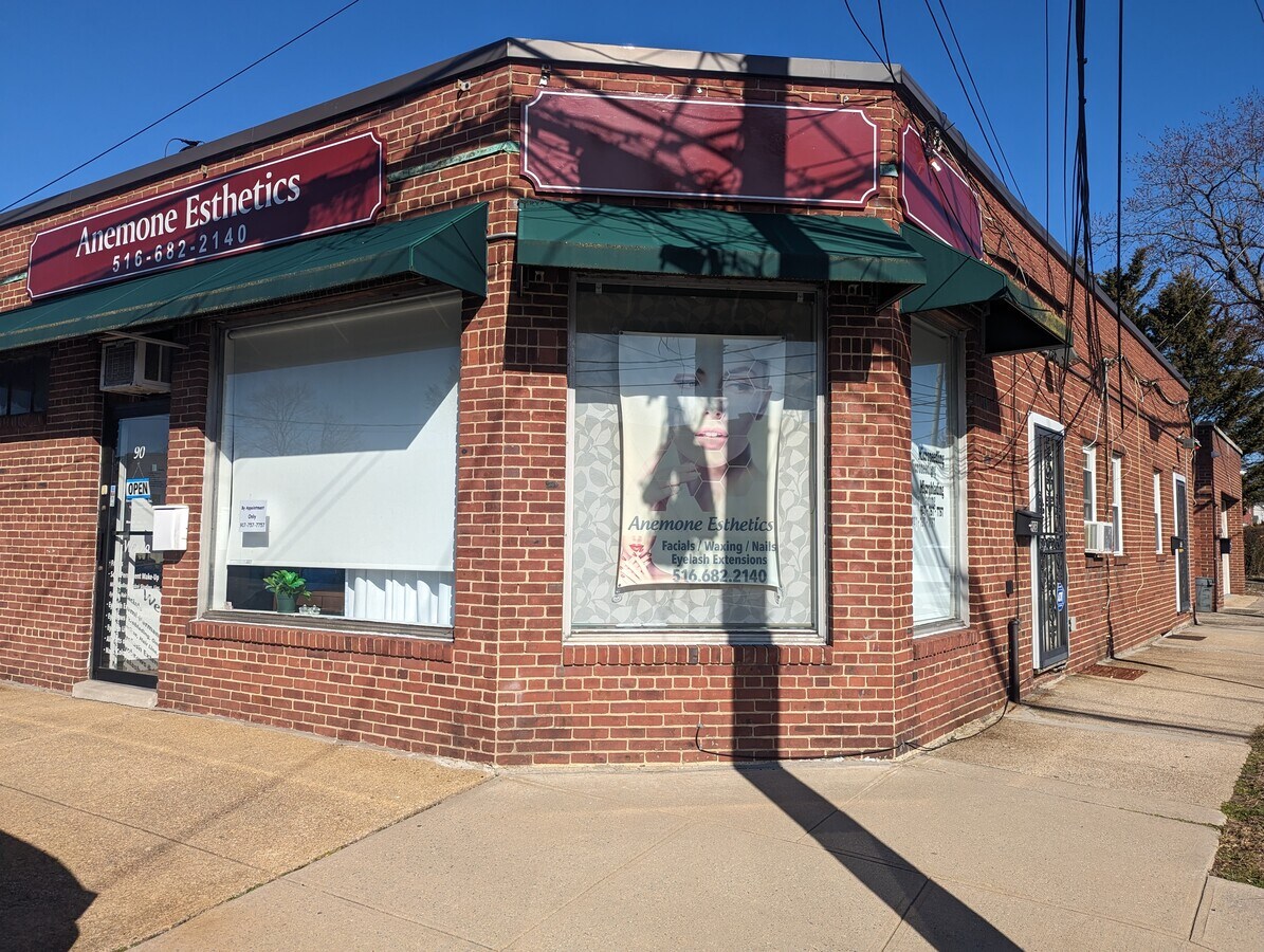 90 Lakeville Rd, New Hyde Park, NY 11040 UK