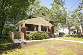 1348 E Cherry St, Springfield, MO to rent Building Photo- Image 2 of 31