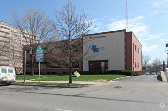 3131 Broadway St, Kansas City, MO for rent Building Photo- Image 1 of 4