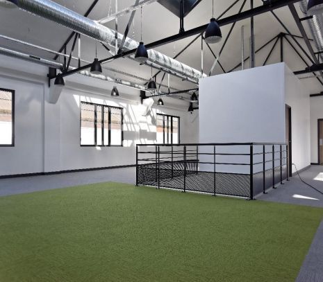 Industrial in Ivry-sur-Seine to rent - Building Photo - Image 2 of 11