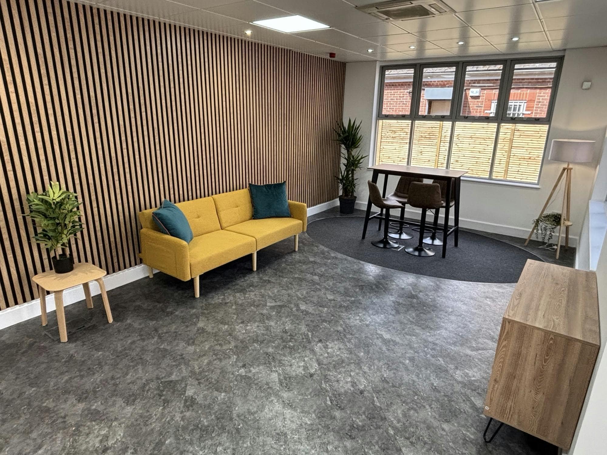 St Cloud Way, Maidenhead to rent Building Photo- Image 1 of 3