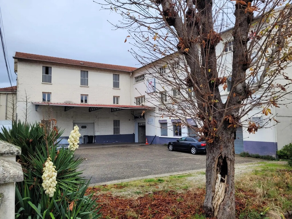 Location Entrepôt 1 550 m² - Photo 1