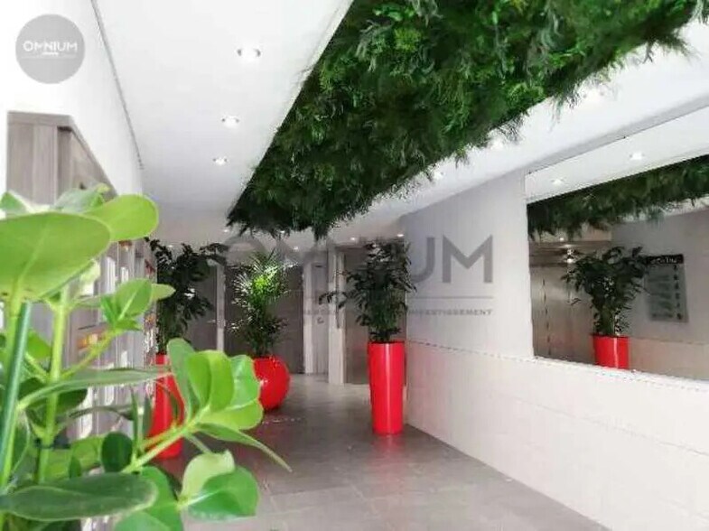 Office in Lyon to rent - Lobby - Image 2 of 8