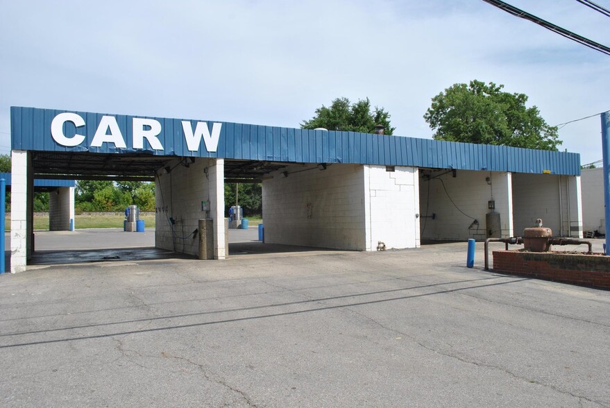 4700 Indianola Ave, Columbus, OH for sale - Building Photo - Image 1 of 5