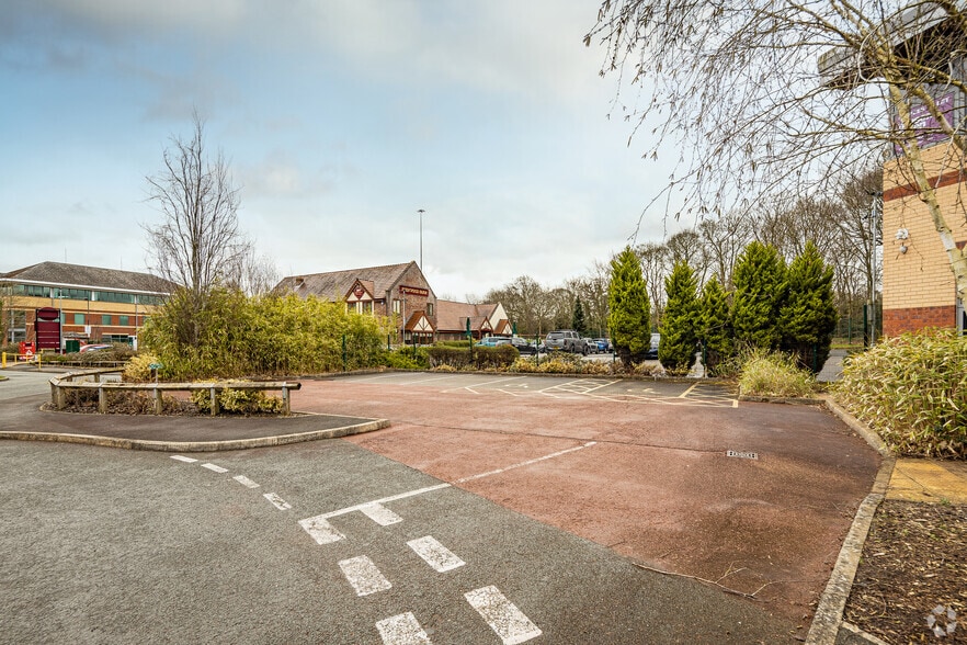 Evenwood Clos, Runcorn to rent - Building Photo - Image 2 of 5