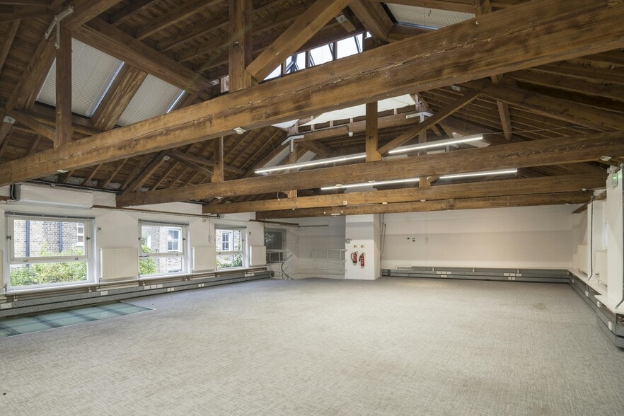 65-69 Kings Cross Rd, London to rent - Building Photo - Image 2 of 17