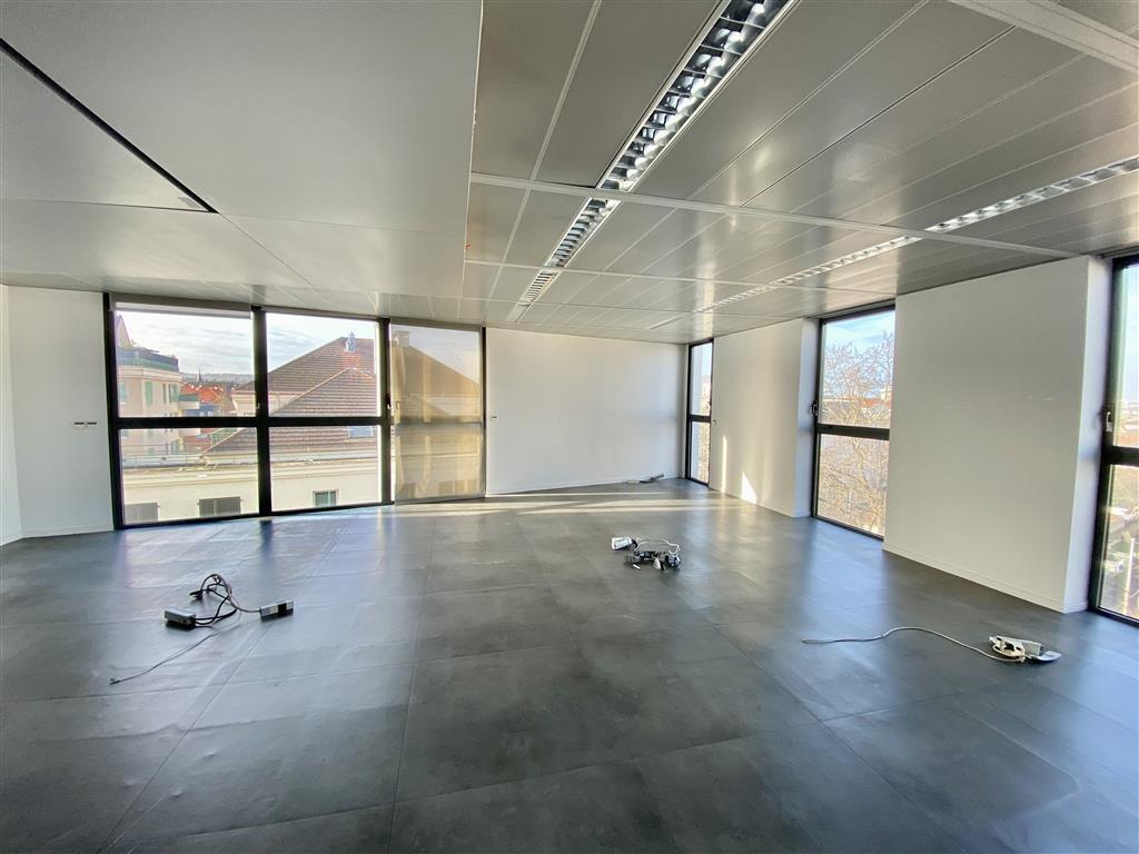 Office in Rueil-Malmaison for sale Interior Photo- Image 1 of 7
