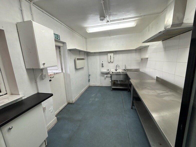 52 Salters Hl, London to rent - Building Photo - Image 3 of 4