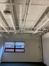 103 Schelter Rd, Lincolnshire, IL to rent Interior Photo- Image 2 of 3