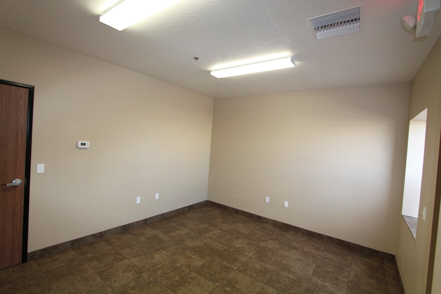 3048 N Cessna Way, Casa Grande, AZ for rent - Interior Photo - Image 2 of 17