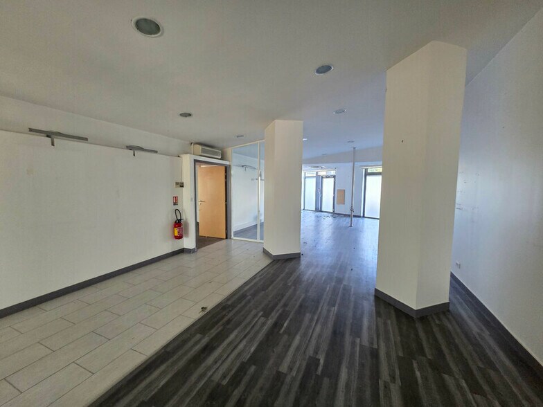 Office in Villepinte for sale - Interior Photo - Image 2 of 11