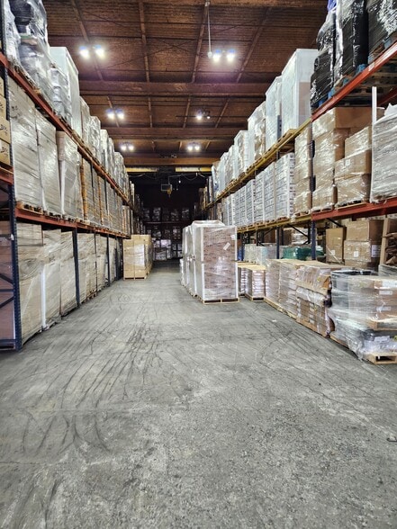 687 Lehigh Ave, Union Township, NJ to rent - Interior Photo - Image 3 of 5