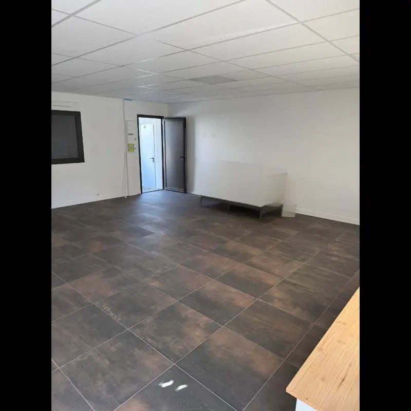 Retail in Léognan for sale Building Photo- Image 1 of 4