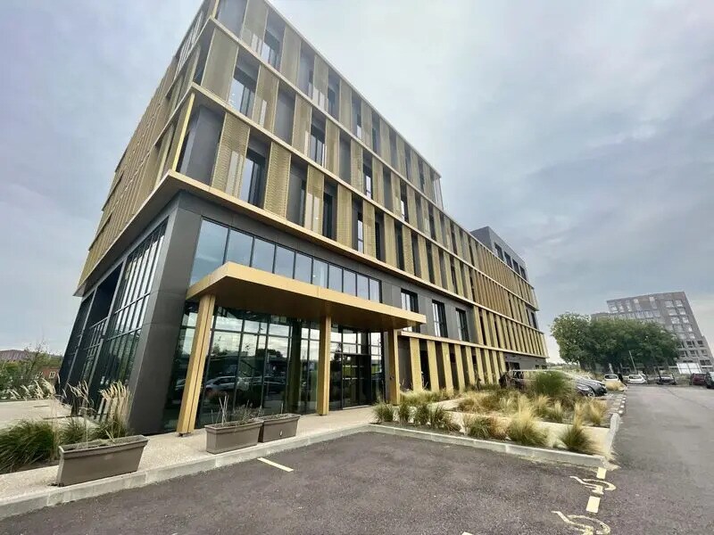 Office in Rouen to rent Building Photo- Image 1 of 13