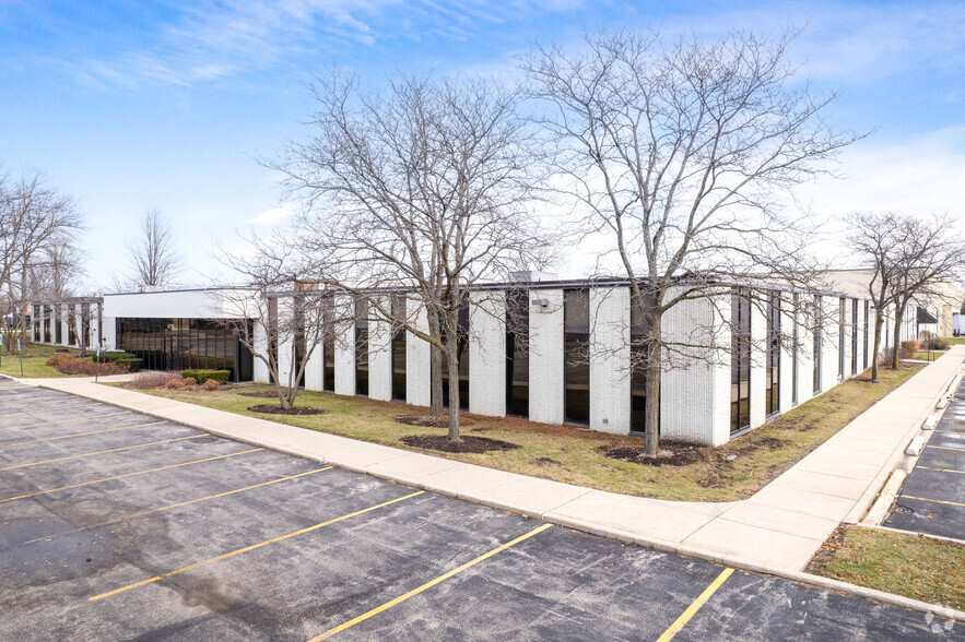 2775 Shermer Rd, Northbrook, IL for rent - Building Photo - Image 2 of 24