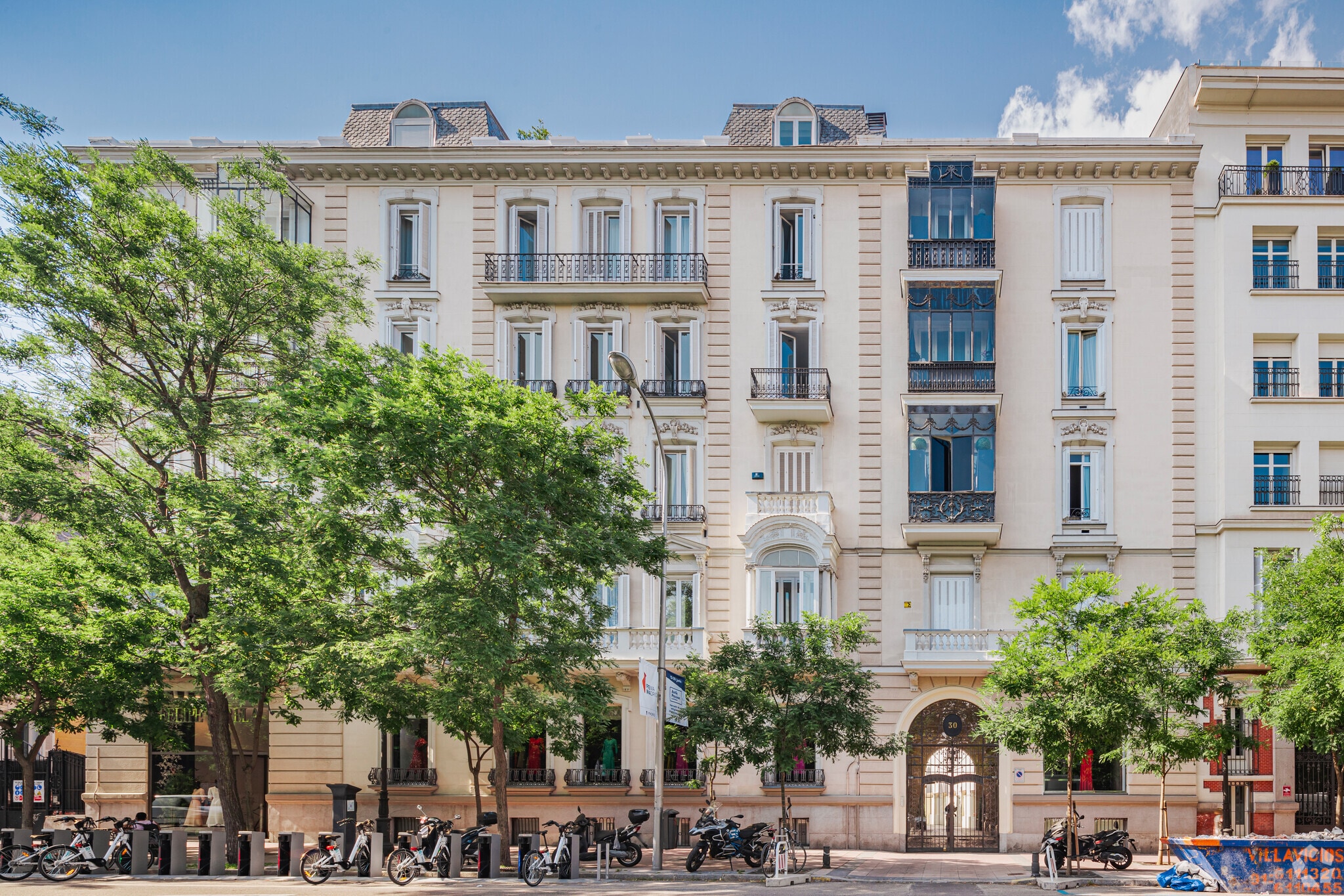 Retail in Madrid, Madrid to rent Primary Photo- Image 1 of 6