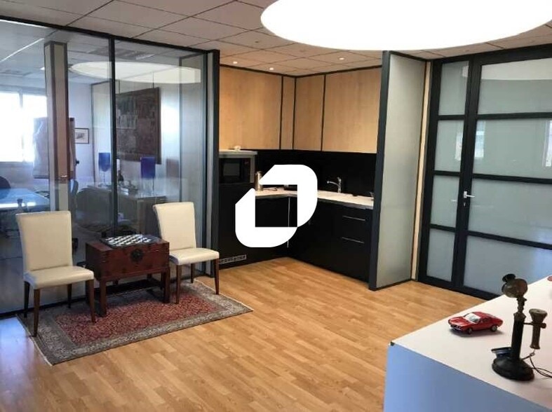 5 Rue Jean-Elysée Dupuy, Champagne-au-Mont-d'Or to rent - Building Photo - Image 3 of 8