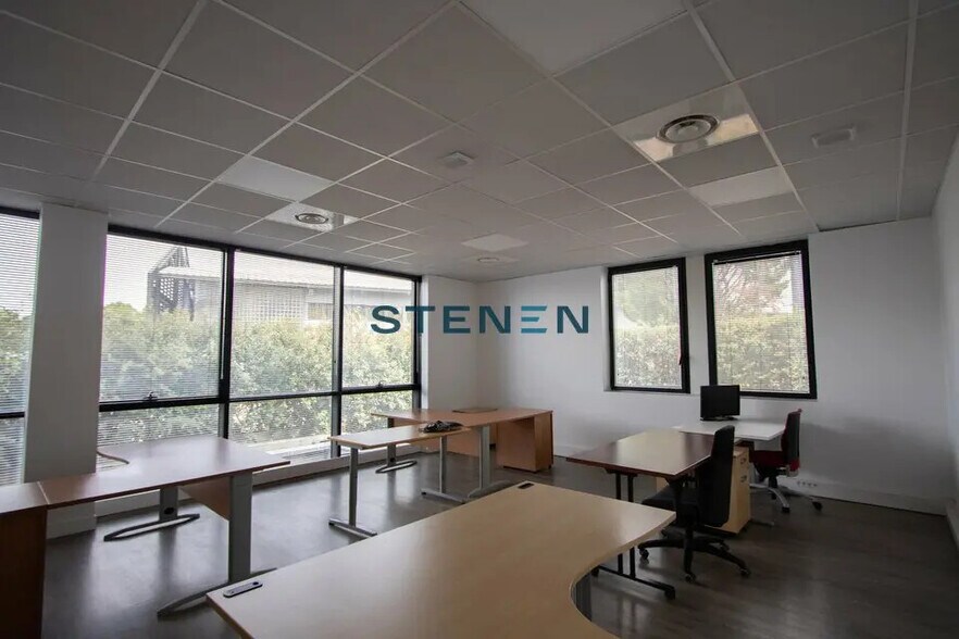 Office in Aix-en-Provence to rent - Interior Photo - Image 3 of 9