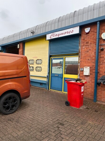 Clifford Rd, London for sale - Building Photo - Image 2 of 3