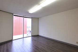 710-724 Buffalo St, Corpus Christi, TX for rent Interior Photo- Image 2 of 3