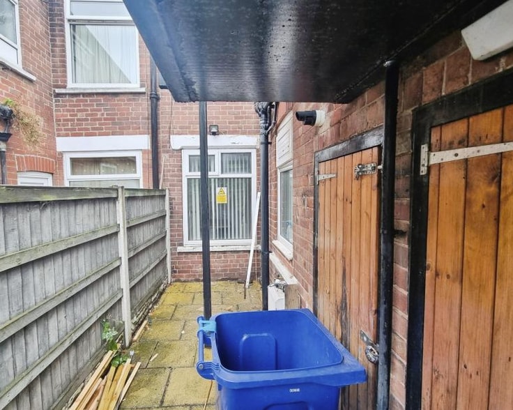 21 High St, Doncaster to rent - Building Photo - Image 2 of 2