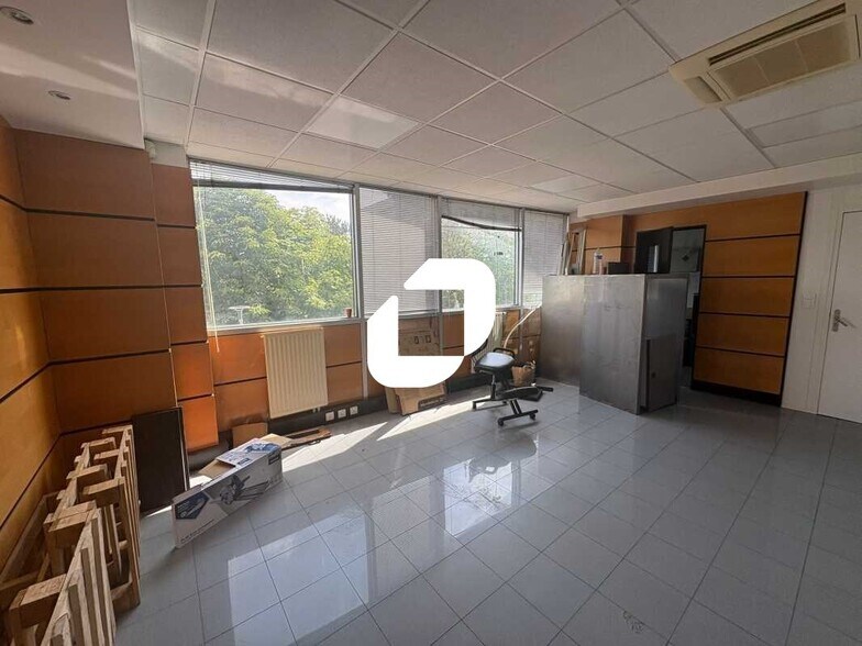 Office in Chatou to rent - Interior Photo - Image 1 of 4