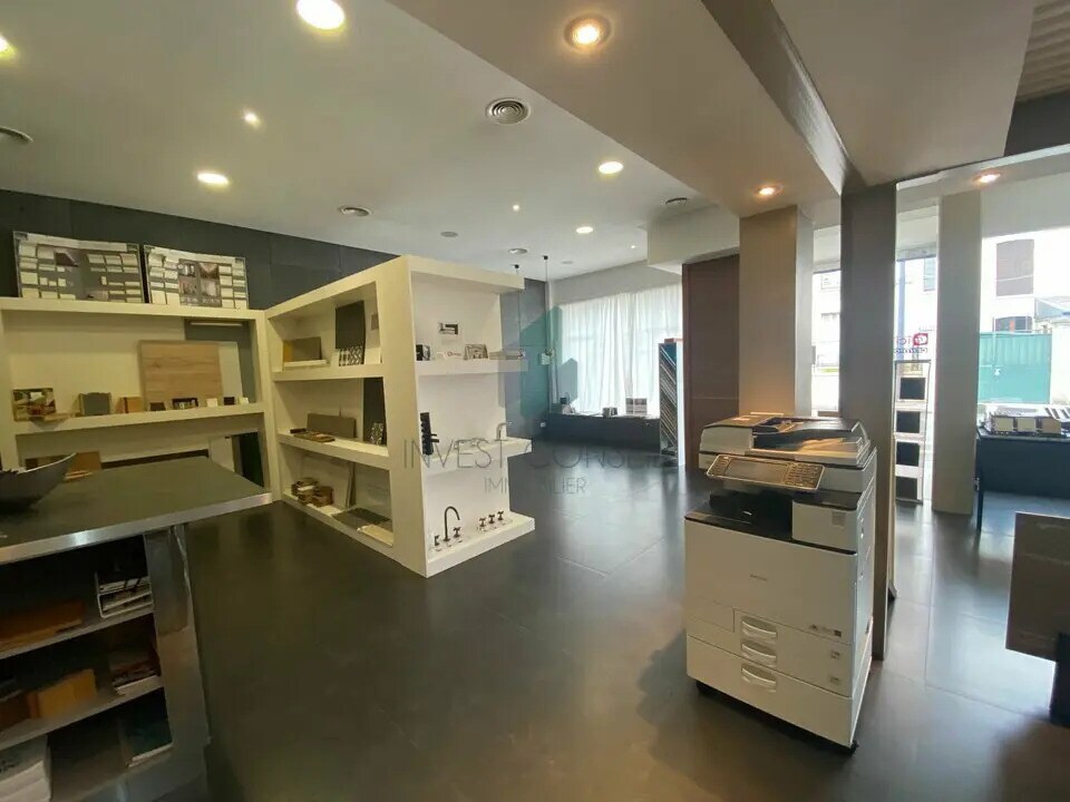Retail in Bois-Colombes to rent Interior Photo- Image 1 of 13