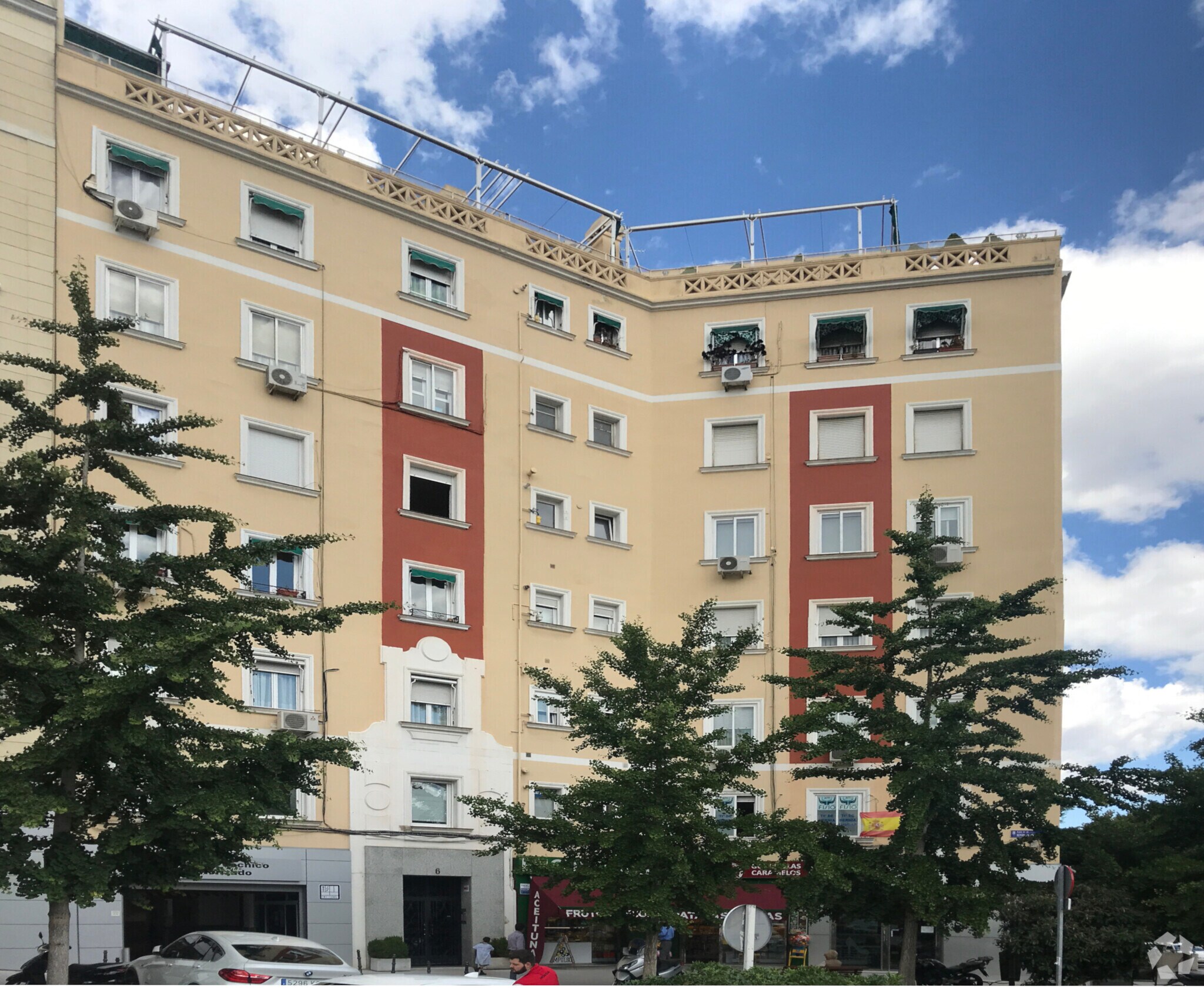 Retail in Madrid, Madrid to rent Primary Photo- Image 1 of 3