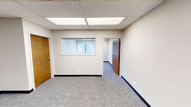 805-815 E Rand Rd, Arlington Heights, IL to rent Interior Photo- Image 1 of 15