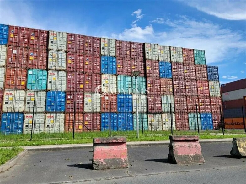 Industrial in Gennevilliers to rent - Building Photo - Image 3 of 5