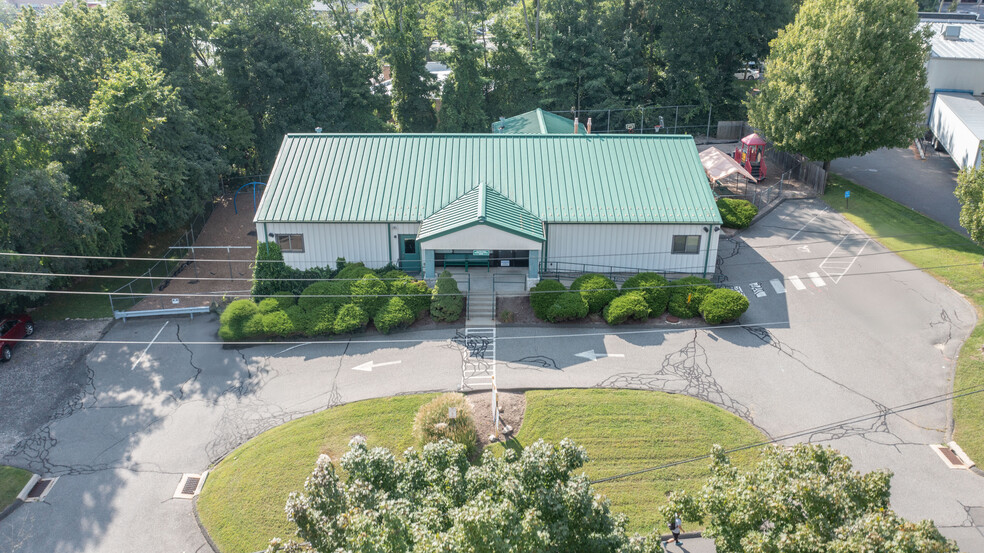 94 Old State Rd, Brookfield, CT for sale - Primary Photo - Image 1 of 6