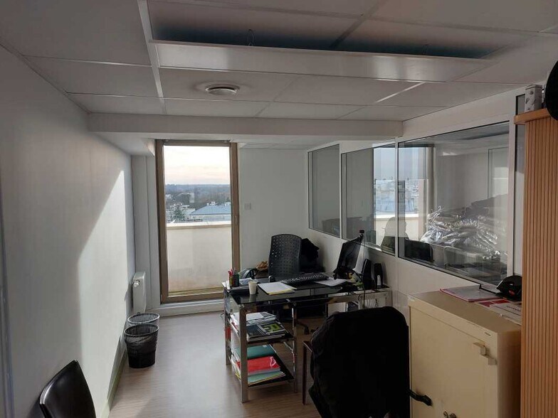 Office in Vincennes to rent - Interior Photo - Image 2 of 10