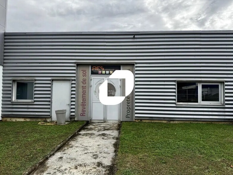 5 Avenue Victor Hugo, Échirolles to rent - Building Photo - Image 2 of 10