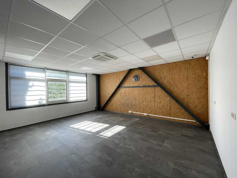 Office in Aix-en-Provence for sale - Interior Photo - Image 3 of 6