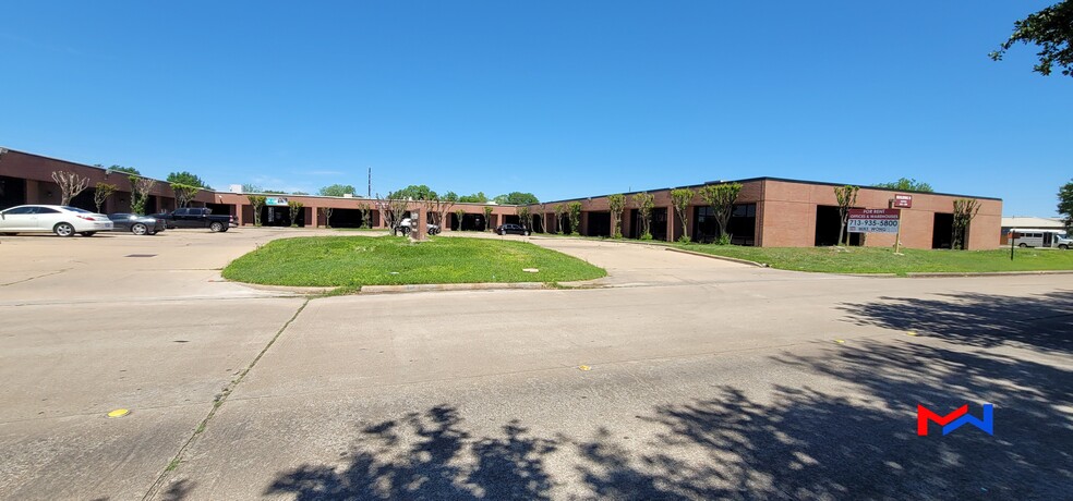 11210 Steeplecrest, Houston, TX for rent - Building Photo - Image 3 of 16