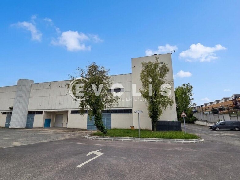 Office in Vitry-sur-Seine for sale - Building Photo - Image 2 of 9