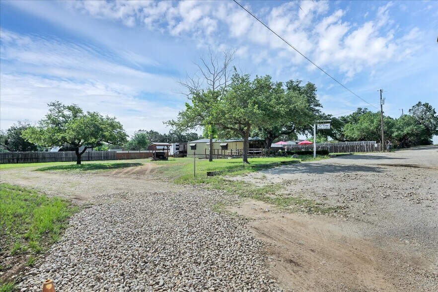 2173 Potters Creek Rd, Canyon Lake, TX for sale - Building Photo - Image 3 of 16