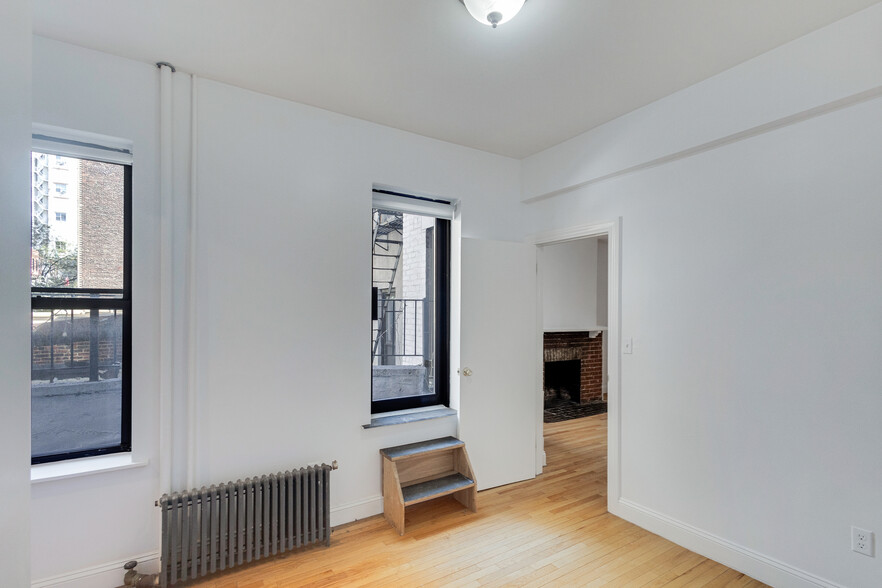 167 W 72nd St, New York, NY for sale - Interior Photo - Image 3 of 17