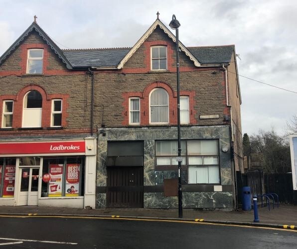 2 Bedwlwyn Rd, Hengoed for sale - Primary Photo - Image 1 of 1